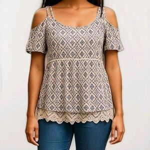Skies are Blue Langlock Cold Shoulder Top White/Blue Geometric‎ Crochet Small